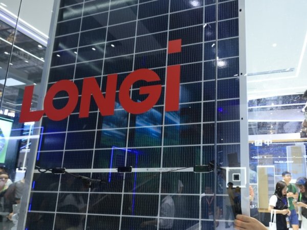 天弘优配 供需失衡导致业绩亏损, 隆基绿能管理层预告2025年BC组件出货计划