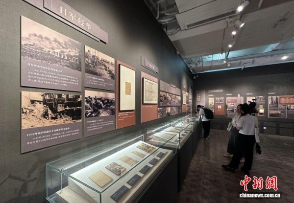 51我要配资 （抗战胜利80周年）逾200件套粤港抗战实物展品亮相广州